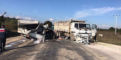 Bursa'da kamyonla çarpışan kamyonetteki 1 kişi öldü, 5 kişi yaralandı