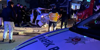Bursa’da Kontrolden çıkan otomobil korkuluklarda asılı kaldı: 1 ölü, 3 yaralı