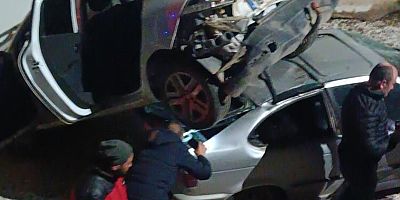 Bursa’da Kontrolden çıkan otomobil park halindeki aracın üzerine uçtu: 1 yaralı