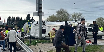 Bursa’da Kontrolden çıkan servis aracı refüje girdi: 1 bebek öldü, 5 kişi yaralandı