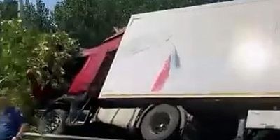 Bursa'da kontrolden çıkan tır devrildi