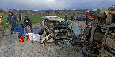 Bursa'da minibüsle otomobilin çarpıştığı kazada 3 kişi öldü, 7 kişi yaralandı
