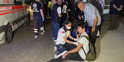 Bursa'da minibüsün direğe çarpması sonucu 12 kişi yaralandı