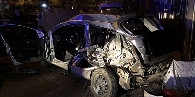Bursa'da park halindeki araçlara çarpan otomobilin sürücüsü ağır yaralandı