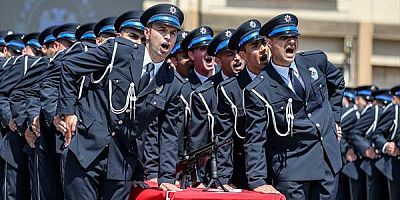 Bursa'da Polis Meslek Eğitim Merkezinde mezuniyet töreni düzenlendi