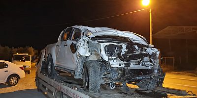 Bursa'da refüje çarpan otomobilin sürücüsü yaşamını yitirdi