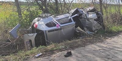 Bursa'da şarampole devrilen hafif ticari aracın sürücüsü öldü