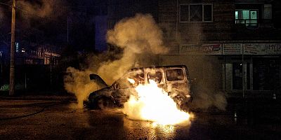 Bursa'da seyir halindeyken alev alan hafif ticari araç kullanılamaz hale geldi