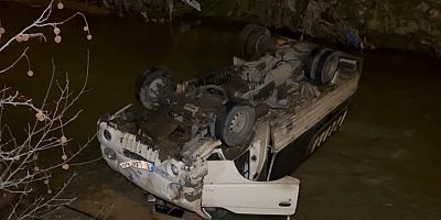 Bursa’da Seyir halindeyken uyuyakalan alkollü sürücü, aracıyla dereye uçtu
