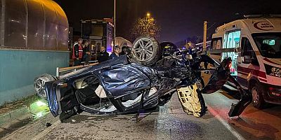 Bursa'da takla atan otomobildeki 1 kişi Hayatını Kaybetti  3 kişi yaralandı