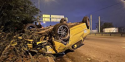 Bursa'da takla atan otomobildeki 4 kişi yaralandı