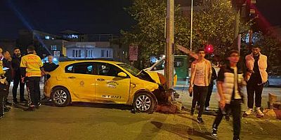 Bursa'da taksi ile motosiklet çarpıştı, 6 kişi yaralandı