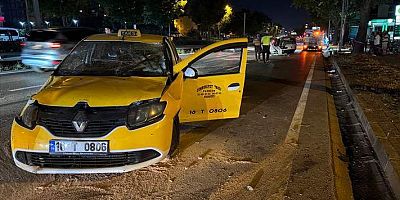 Bursa'da taksi ile otomobilin çarpışması sonucu 3 kişi yaralandı