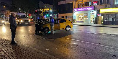 Bursa'da taksiye ardından yayalara çarpan minibüs sürücüsü kaçtı
