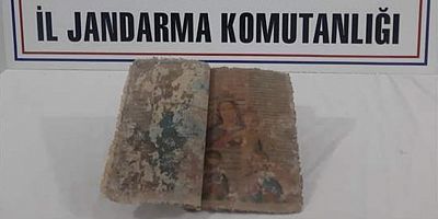 Bursa'da tarihi eser operasyonunda el yazması Tevrat ele geçirildi