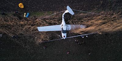 Bursa'da tarım arazisine zorunlu iniş yapan eğitim uçağının pilotu yaralandı