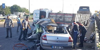 BURSA'DA TIRA ÇARPAN OTOMOBİLDEKİ 4 KİŞİ ÖLDÜ, 2 KİŞİ YARALANDI