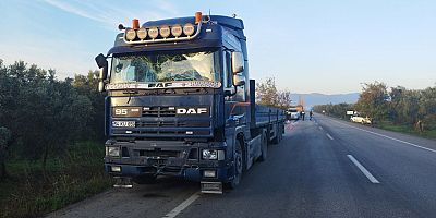 Bursa'da tırın çarptığı zeytin işçilerini taşıyan minibüsteki 1 kişi öldü