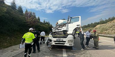 Bursa'da tırın otobüse çarpması sonucu 1 kişi öldü, 6 kişi yaralandı