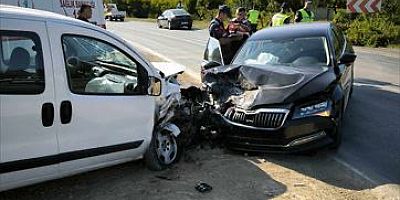 Bursa'da trafik kazasında yaralanan İznik Kaymakamı Karaman hastaneye kaldırıldı