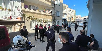Bursa'da tüfekle çatıya çıkıp polise direnen kişi gözaltına alındı