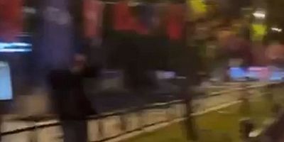 Bursa'da Türk bayrağını yakmaya çalışan şahıs yakalandı