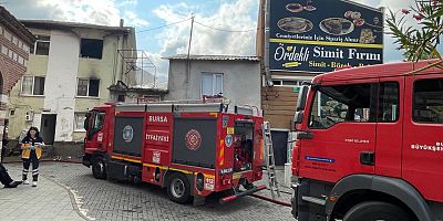 Bursa'da üç katlı binada çıkan yangın hasara neden oldu