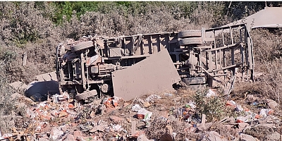 Bursa'da uçuruma devrilen kamyonun sürücüsü yaralandı