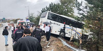 Bursa'da yoldan çıkan otobüsteki 2 yolcu yaralandı