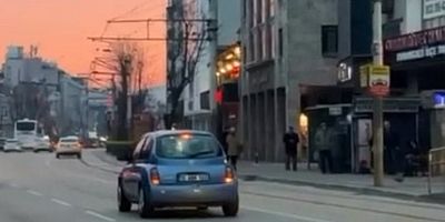 Bursa’da Yolun ortasında otomobili görenler şaştı kaldı