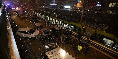 Bursa'da zincirleme trafik kazasında 2 kişi yaralandı