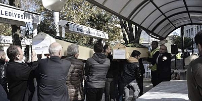 Bursa'daki yangında ölen anne ile 8 çocuğun cenazeleri yakınlarına teslim edildi