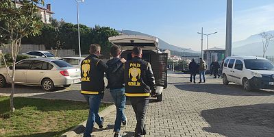BURSA - Gemlik'te araçların camlarını kırıp hırsızlık yaptığı iddia edilen şüpheli tutuklandı