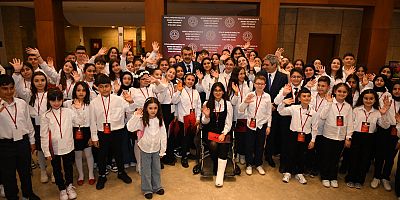 Bursa İl Birincisi Berre Nur Yavuz'u, Bakan Tekin tebrik etti