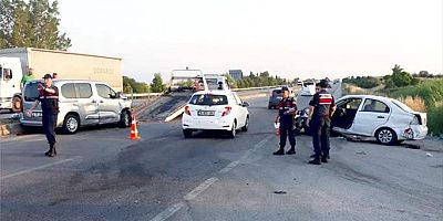 Bursa-İzmir kara yolunda panelvan minibüsle otomobil çarpıştı, 7 kişi yaralandı