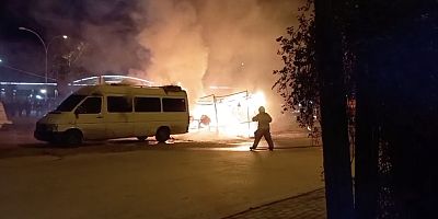 Bursa korkutan yangın: Baraka ve minibüs alev topuna döndü