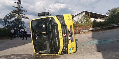 Bursa Mudanya'da toplu taşıma aracı devrildi