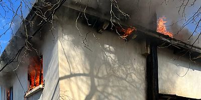 Bursa’nın Kestel Kozluören Mahallesi’nde Yangın: 2 Katlı Bina Küle Döndü