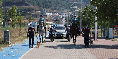 Bursa’nın sahil ve piknik alanlarına atlı jandarma timi