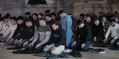 Bursalılar ilk teravih için Ulu Cami'ye koştu