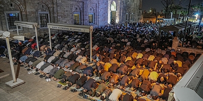 Bursalılar Kadir Gecesi'nde Ulu Cami'ye akın etti