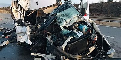 Bursaspor taraftarlarını taşıyan minibüs kaza yaptı: 17 yaralı Kaynak: Bursaspor taraftarlarını taşıyan minibüs kaza yaptı: 17 yaralı 