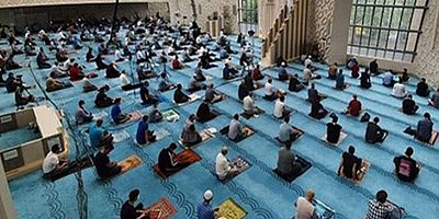 Bütün camilerde namaz kılınacak