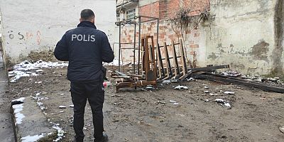 Cam firmasına ait malzemeleri çalış boş araziye attılar