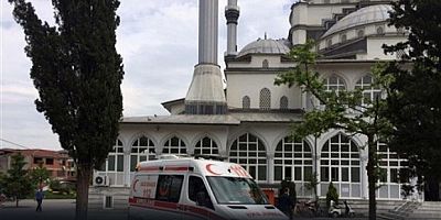 Cami bahçesinde yaşamını yitirdi