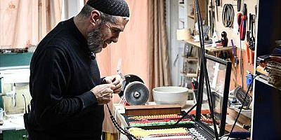 Cami imamının usta ellerinden çıkan tespihler ilgi görüyor