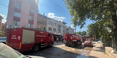 Çatı katında çıkan yangın paniğe neden oldu