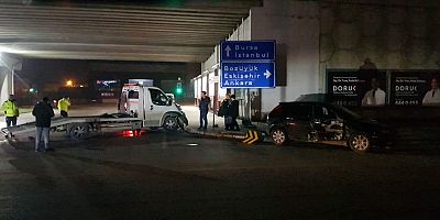 Çekici ile otomobilin karıştığı kazada 2 kişi yaralandı 