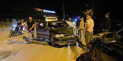  CERAH YOLUNDA KAZA: OTOMOBİLDEKİ 2 KİŞİ YARALANDI