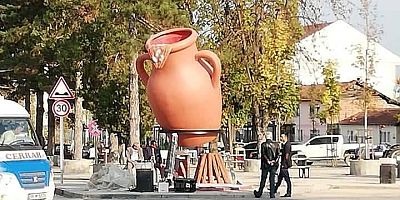 CERRAH'IN SİMGESİ MEYDANDA YERİNİ ALDİ